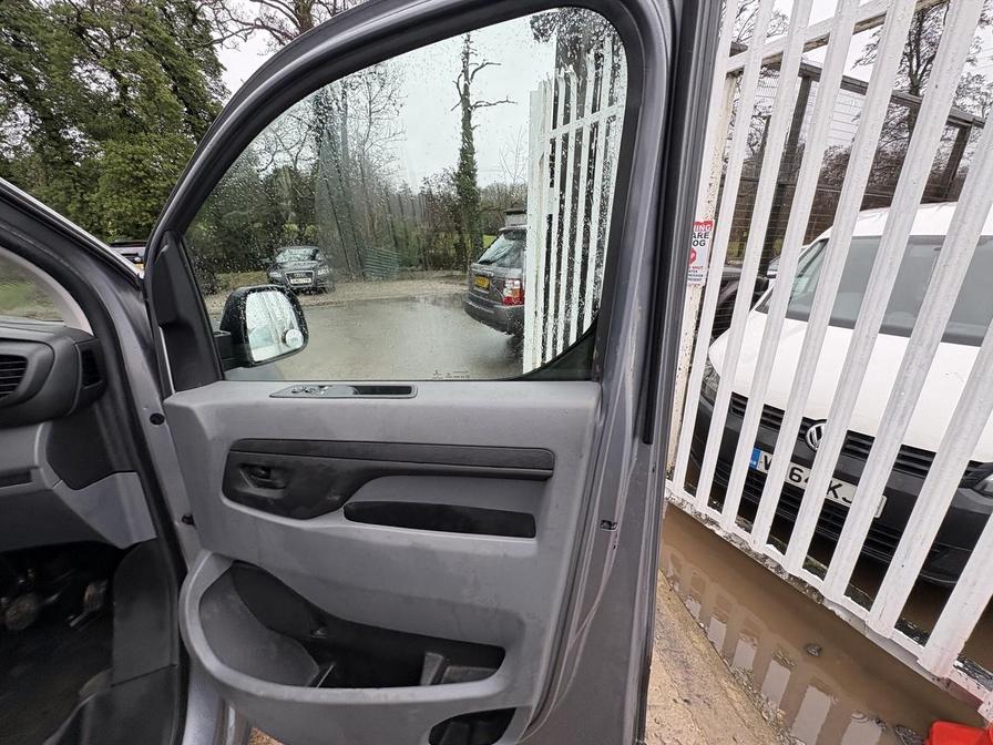 2020 Vauxhall Vivaro – Model: Vivaro 2900 Dynamic S/S – DT69ZWA