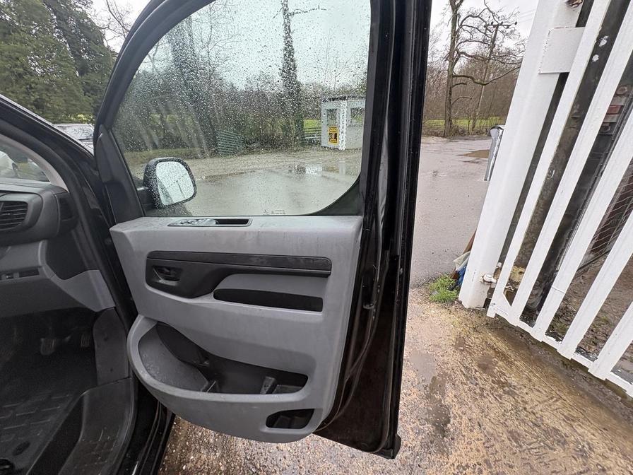 2021 Vauxhall Vivaro – Model: Vivaro 2900 Edition S/S – LB21SZN