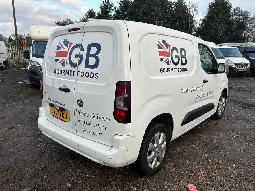 2021 Vauxhall Combo – Model: Combo 2000 Griffin Edition TD – LV71TKJ