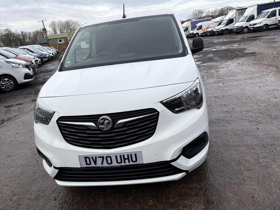 2020 Vauxhall Combo – Model: Combo 2300 Sportive S/S – DV70UHU