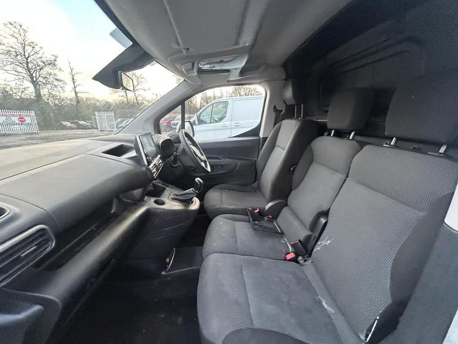 2021 Vauxhall Combo – Model: Combo 2000 Griffin Edition TD – LV71TKJ