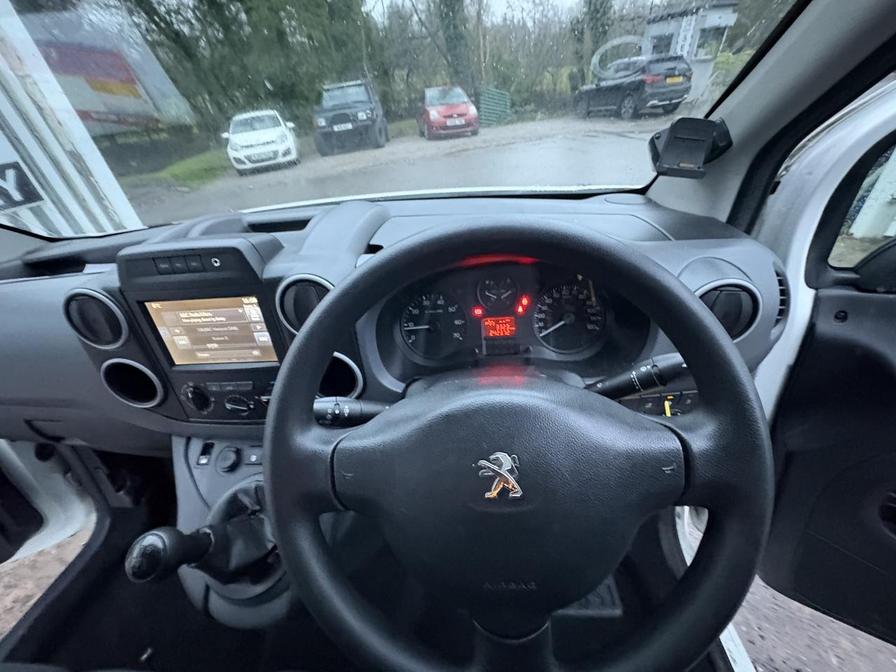 2017 Peugeot Partner – Model: Partner Professional L1 Blue HDi – OU17WHE