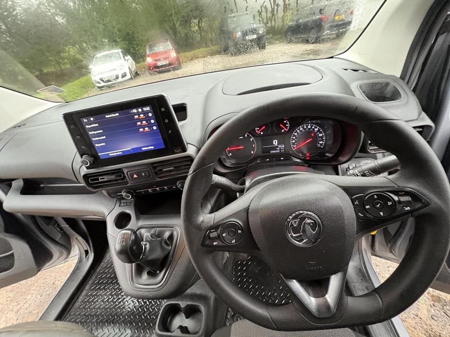 2020 Vauxhall Combo – Model: Combo 2000 LE Nav S/S – VE70AYH/M11AJL