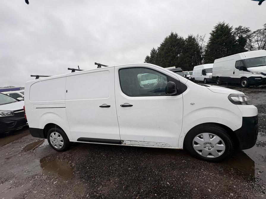 2017 Citroen Dispatch – Model: Dispatch 1400 Enterprise Blue HDi S/S – BX67HKM