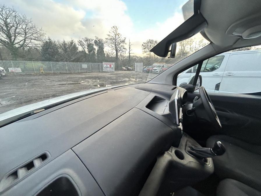 2021 Vauxhall Combo – Model: Combo 2000 Griffin Edition TD – LV71TKJ