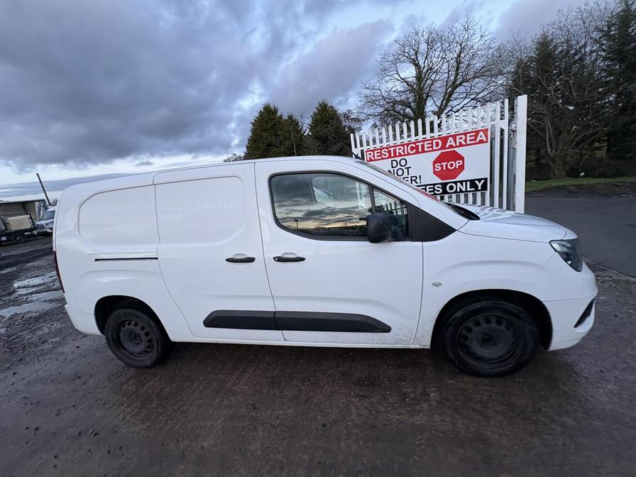2020 Vauxhall Combo – Model: Combo 2300 SportIVE TD S/S – FD70LXU