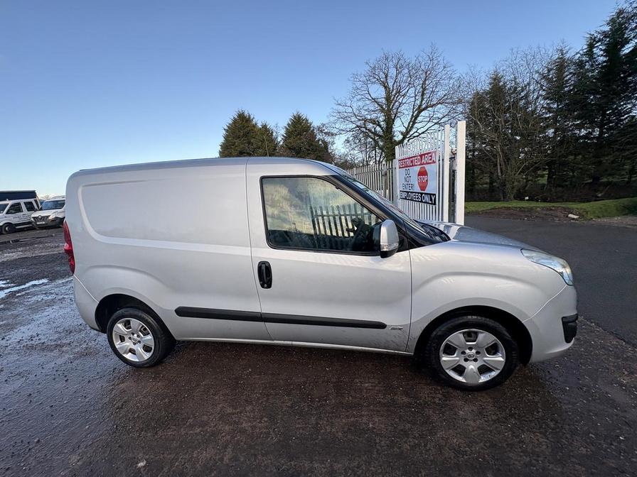 2015 Vauxhall Combo – Model: Combo 2000 L1H1 CDTi Sportive – SO65MZU
