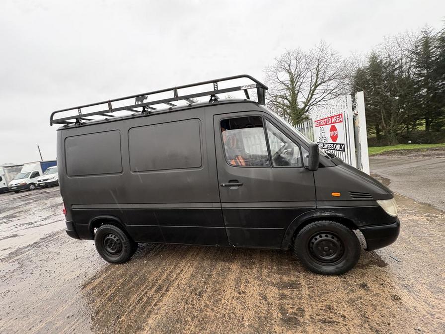 2005 Mercedes-Benz Sprinter – Model: Sprinter 208 CDI SWB – DE55FPD