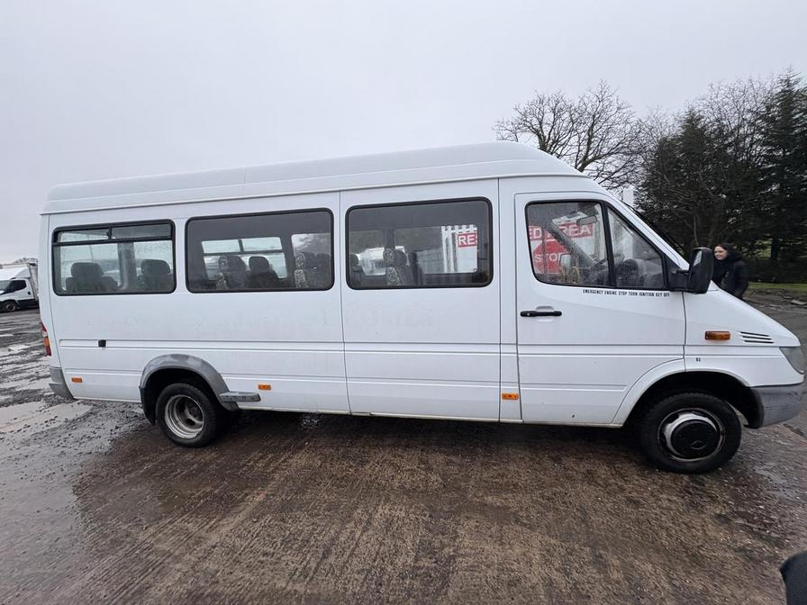 2001 Mercedes-Benz Sprinter – Model: Sprinter 411 CDI – Y337COE