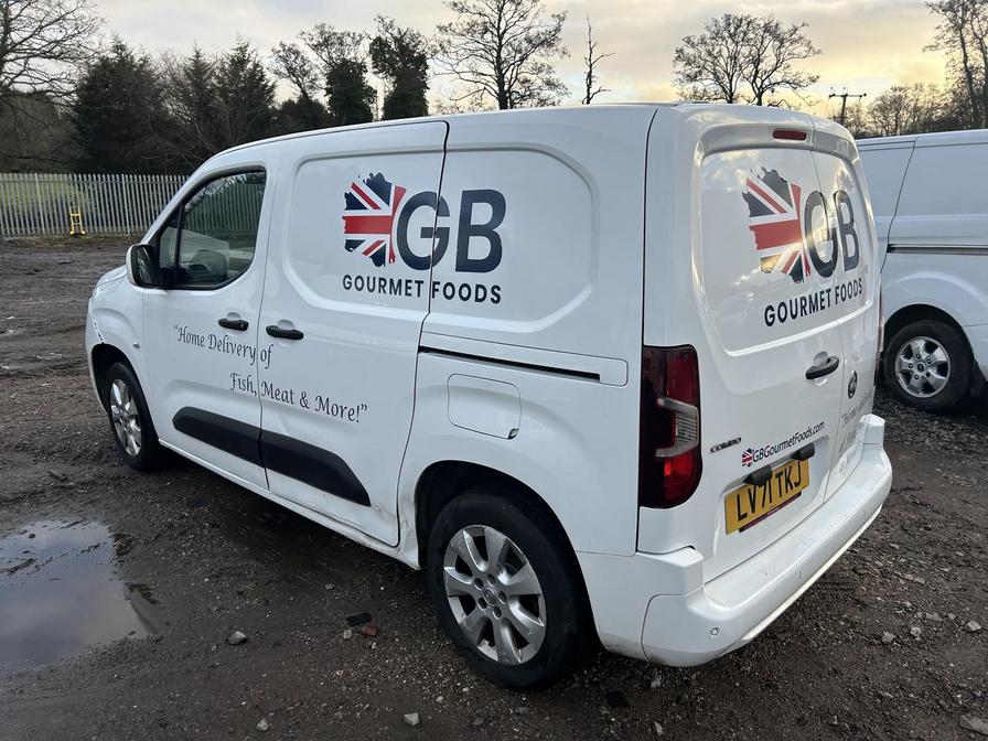 2021 Vauxhall Combo – Model: Combo 2000 Griffin Edition TD – LV71TKJ