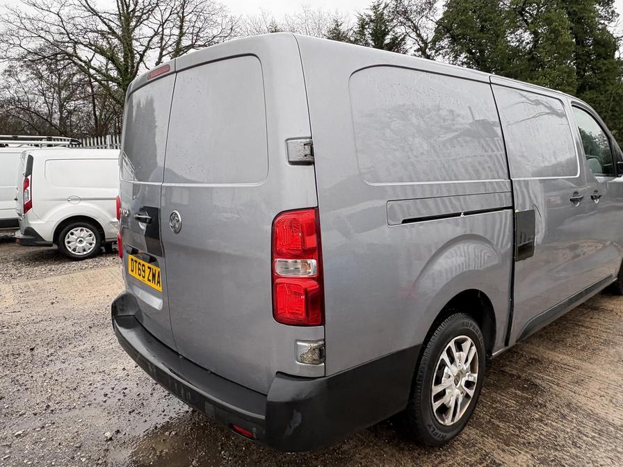 2020 Vauxhall Vivaro – Model: Vivaro 2900 Dynamic S/S – DT69ZWA