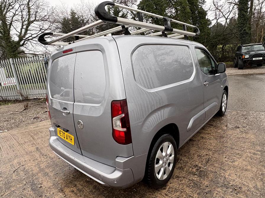 2020 Vauxhall Combo – Model: Combo 2000 LE Nav S/S – VE70AYH/M11AJL