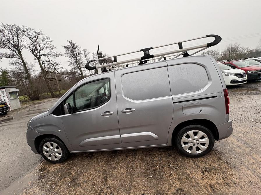 2020 Vauxhall Combo – Model: Combo 2000 LE Nav S/S – VE70AYH/M11AJL