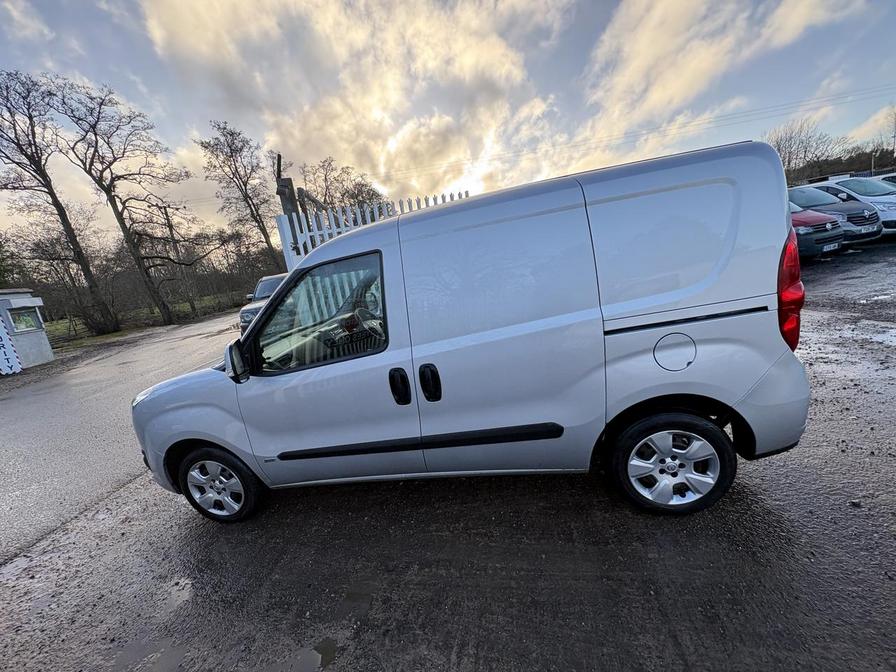 2015 Vauxhall Combo – Model: Combo 2000 L1H1 CDTi Sportive – SO65MZU