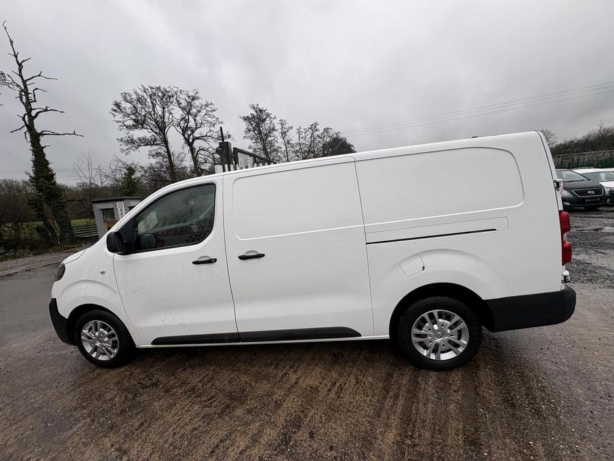 2020 Vauxhall Vivaro – Model: Vivaro 2900 Dynamic S/S – DY20TXT