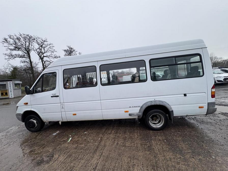 2001 Mercedes-Benz Sprinter – Model: Sprinter 411 CDI – Y337COE