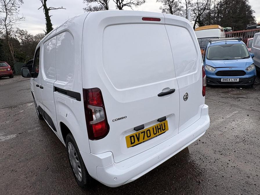 2020 Vauxhall Combo – Model: Combo 2300 Sportive S/S – DV70UHU