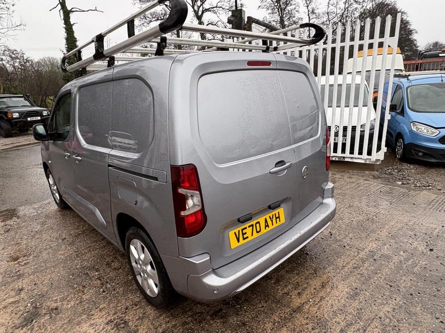 2020 Vauxhall Combo – Model: Combo 2000 LE Nav S/S – VE70AYH/M11AJL