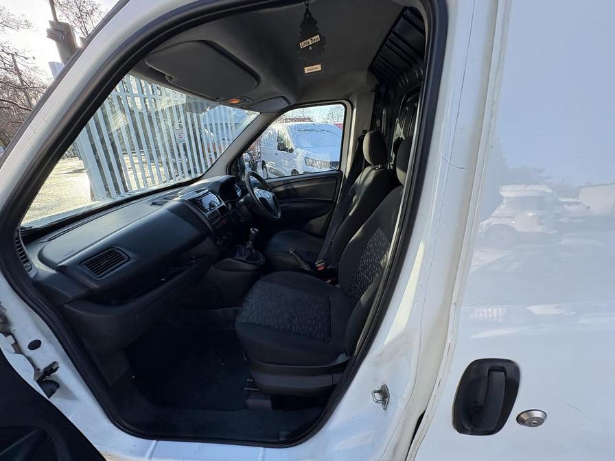 2016 Vauxhall Combo – Model: Combo 2000 L1H1 CDTi – EX66NVM