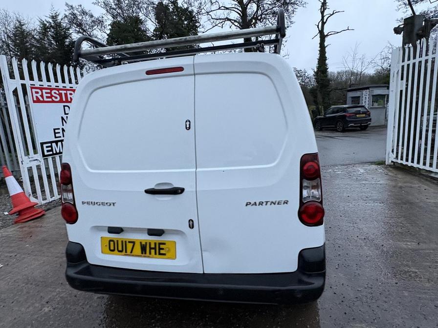 2017 Peugeot Partner – Model: Partner Professional L1 Blue HDi – OU17WHE