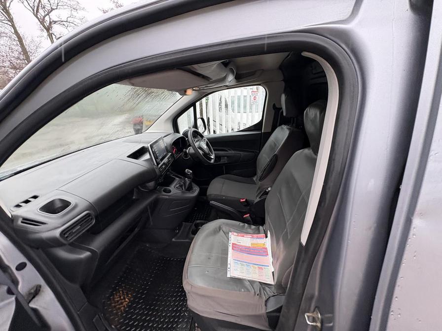 2020 Vauxhall Combo – Model: Combo 2000 LE Nav S/S – VE70AYH/M11AJL