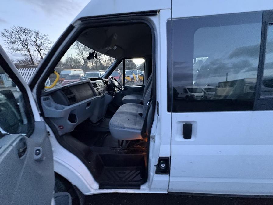2007 Ford Transit – Model: Transit 100 15-Seat RWD – LC07FVW