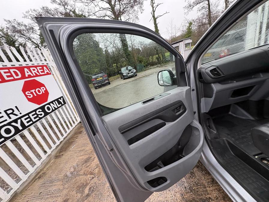 2020 Vauxhall Vivaro – Model: Vivaro 2900 Dynamic S/S – DT69ZWA
