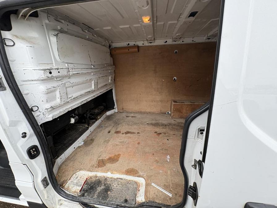 2015 Renault Trafic – Model: Trafic SL27 Sport DCI – MA15XAX