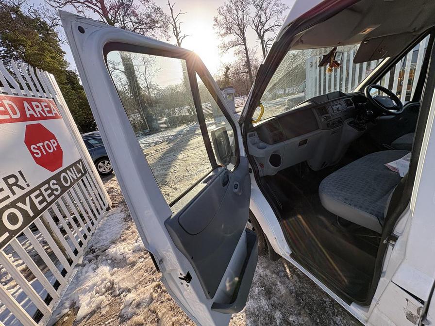 2008 Ford Transit – Model: Transit 100 17-Seat RWD – DK08DNK