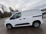 2020 Vauxhall Combo – Model: Combo 2300 Sportive S/S – DV70UHU