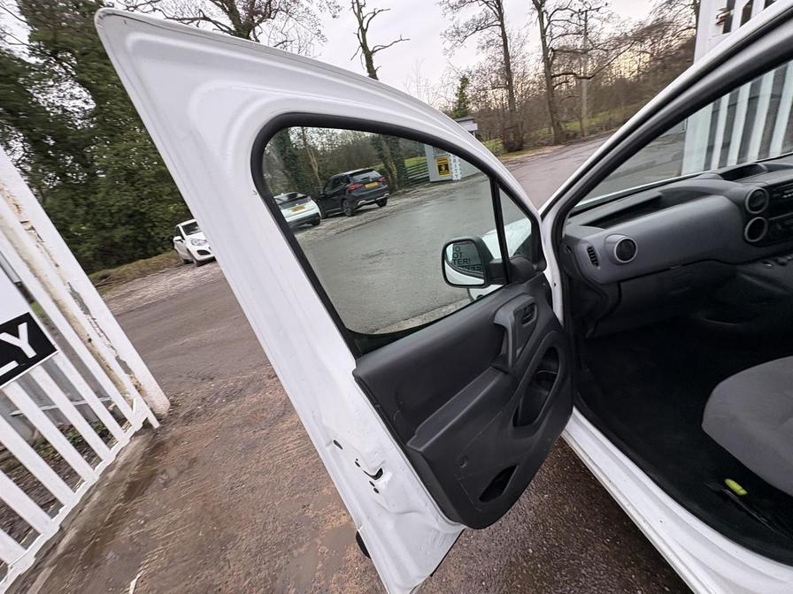 2016 Peugeot Partner – Model: Partner 750 SE L2 Blue HDi – NA16RJV