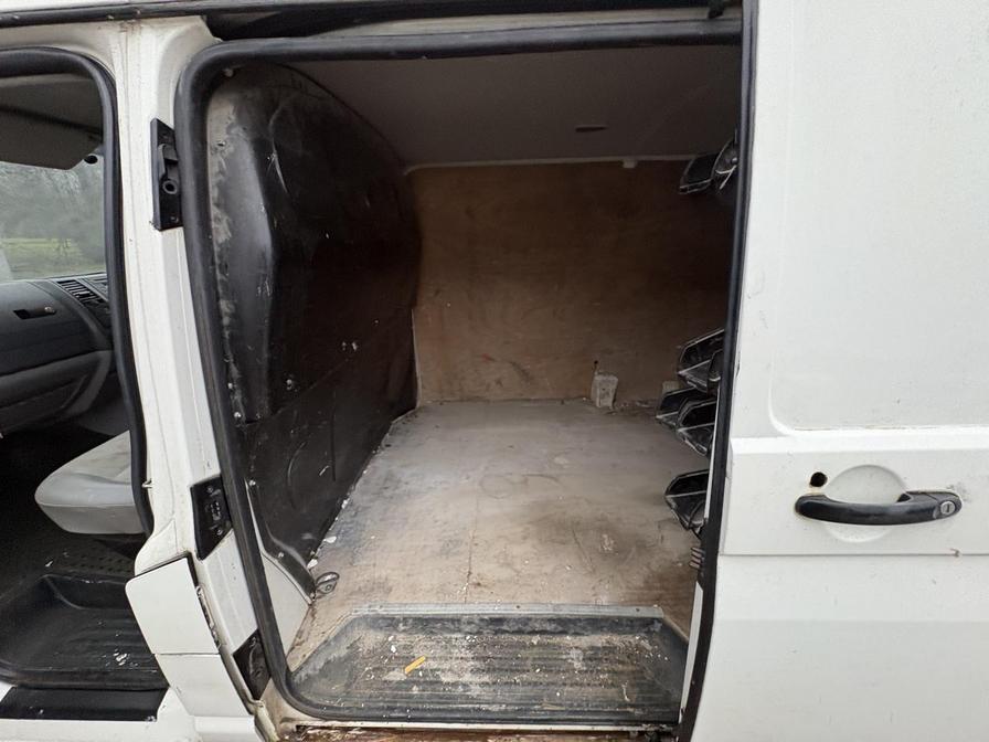 2008 Volkswagen Transporter – Model: Transporter T30 102 TDI LWB – RF58EYL