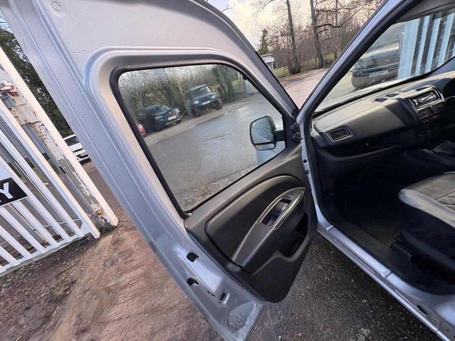 2015 Vauxhall Combo – Model: Combo 2000 L1H1 CDTi Sportive – SO65MZU