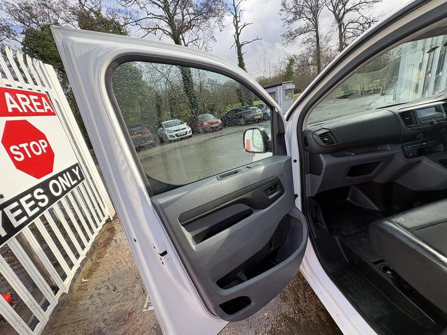 2020 Vauxhall Vivaro – Model: Vivaro 2700 Edition S/S – DL69YJO