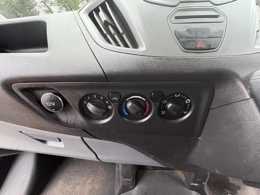 2015 Ford Transit Custom – Model: Transit Custom 270 E-Tech – YL65DKU