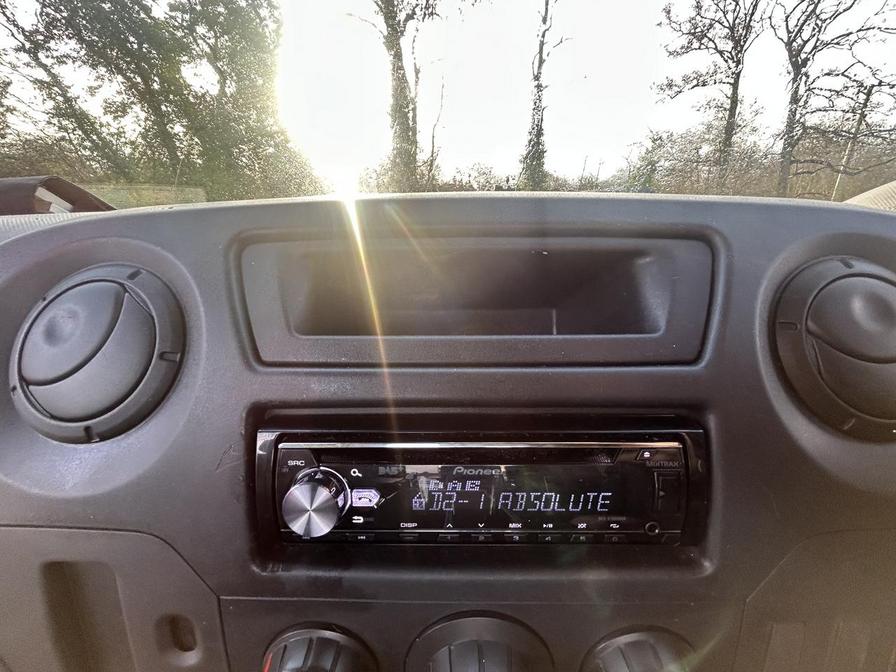 2015 Renault Master – Model: Master MM33 Business dCi Semi-Auto – YJ15EMK