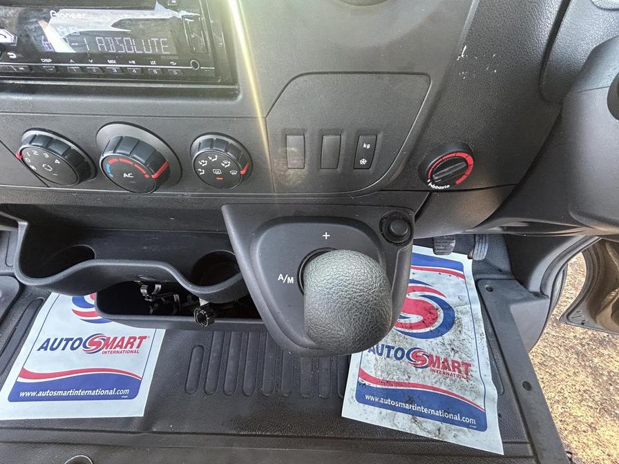 2015 Renault Master – Model: Master MM33 Business dCi Semi-Auto – YJ15EMK