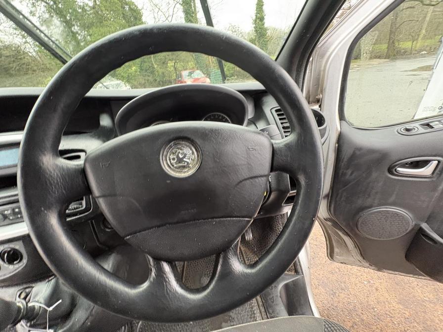 2011 Vauxhall Vivaro – Model: Vivaro  2700 Sportive CDTI – YD61AUK