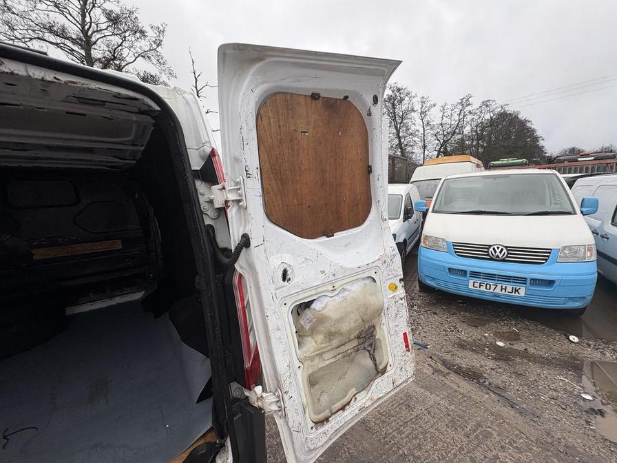 2015 Ford Transit Custom – Model: Transit Custom 270 E-Tech – YL65DKU