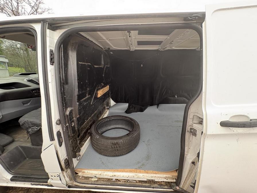 2015 Ford Transit Custom – Model: Transit Custom 270 E-Tech – YL65DKU