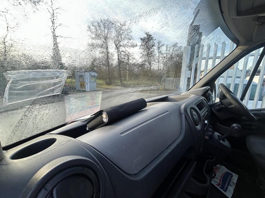 2015 Renault Master – Model: Master MM33 Business dCi Semi-Auto – YJ15EMK