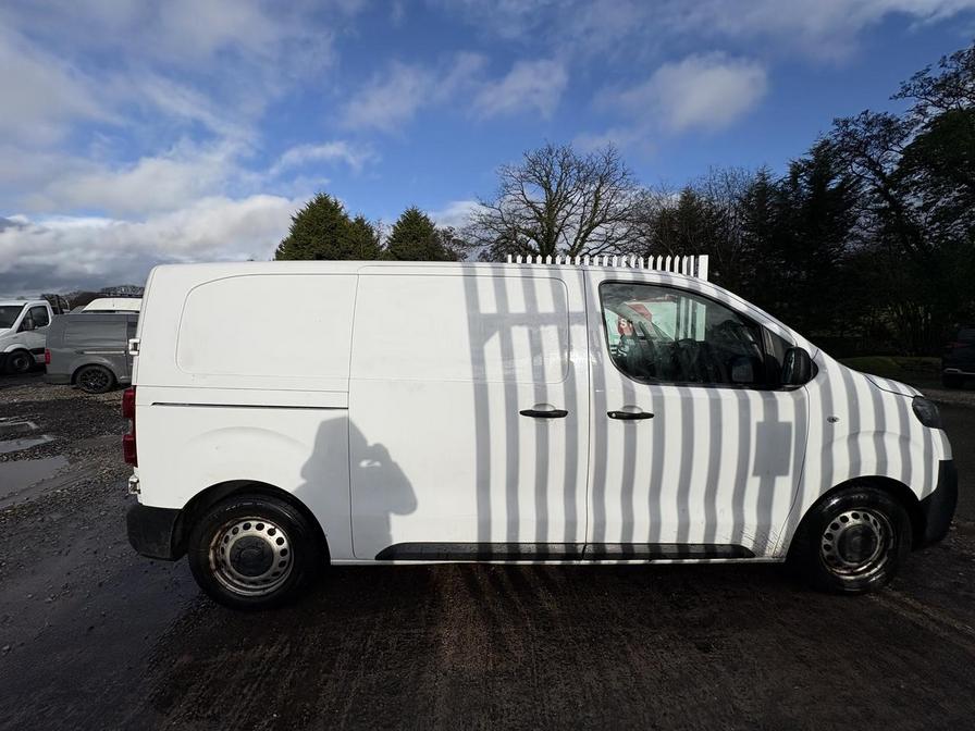 2020 Vauxhall Vivaro – Model: Vivaro 2700 Edition S/S – DL69YJO