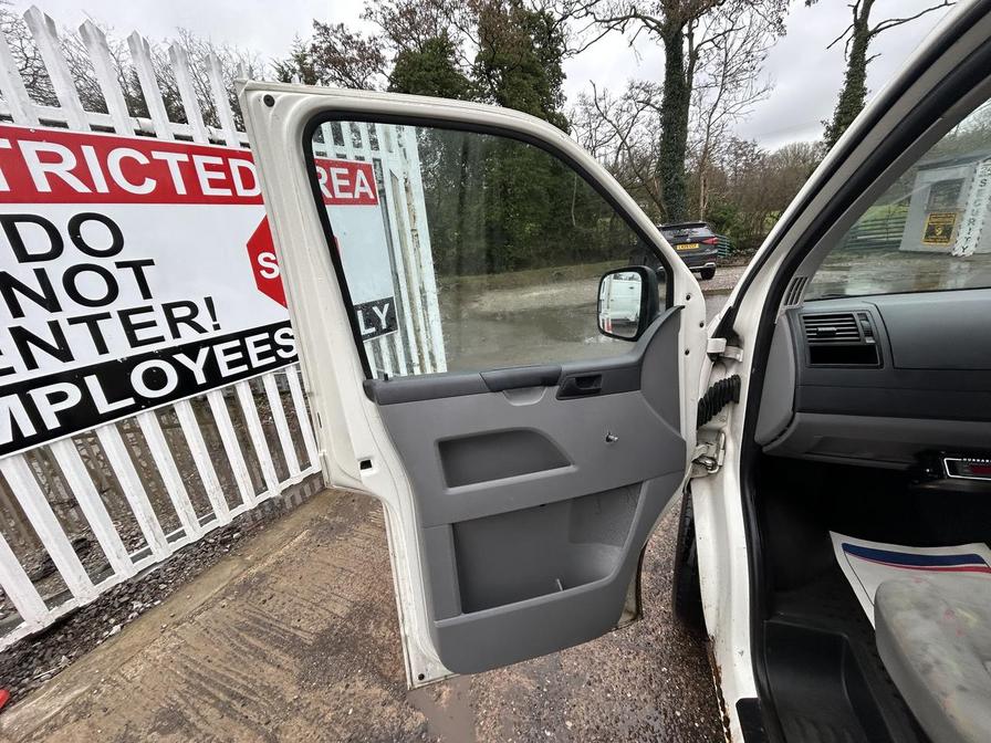 2007 Volkswagen Transporter – Model: Transporter T28 84 TDI SWB – YE07LKO