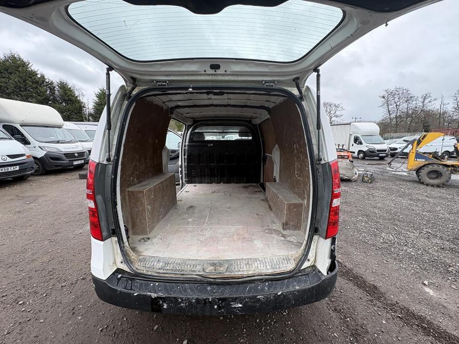 2016 Hyundai iLoad – Model: iLoad SE CRDi – AU16UNF