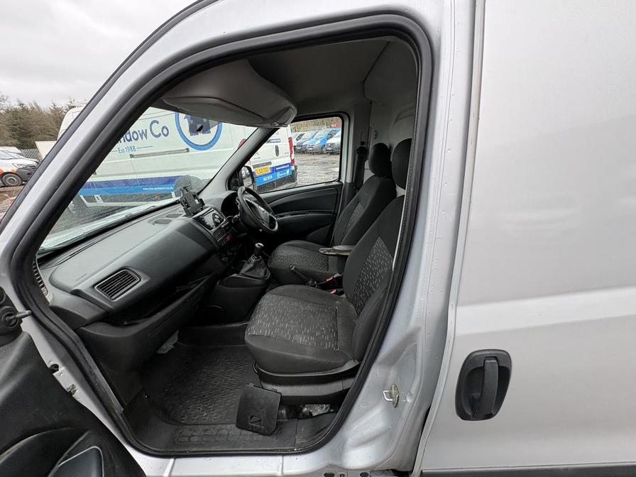 2017 Vauxhall Combo – Model: Combo 2300 Sport CDTi ecoFLEX S/S – MT66LUH