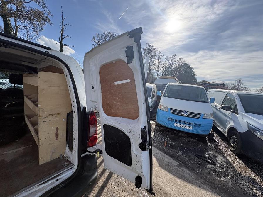 2017 Peugeot Partner – Model: Partner Professional L1 Blue HDi – LN17FTC