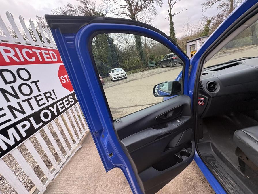 2021 Mercedes-Benz Vito – Model: Vito 114 Progressive CDi Auto – YH21FFK