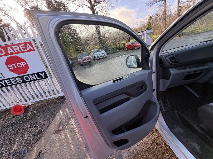 2019 Peugeot Expert – Model: Expert Combi Blue HDi S/S – GK19VXB