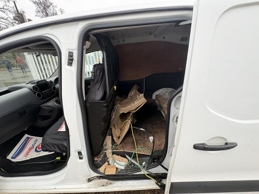 2018 Peugeot Partner – Model: Partner Professional L1 Blue HDi – NY18HJU