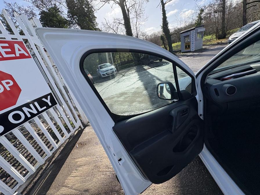 2015 Citroen Berlingo – Model: Berlingo 625 Enterprise HDi – AP64FWT